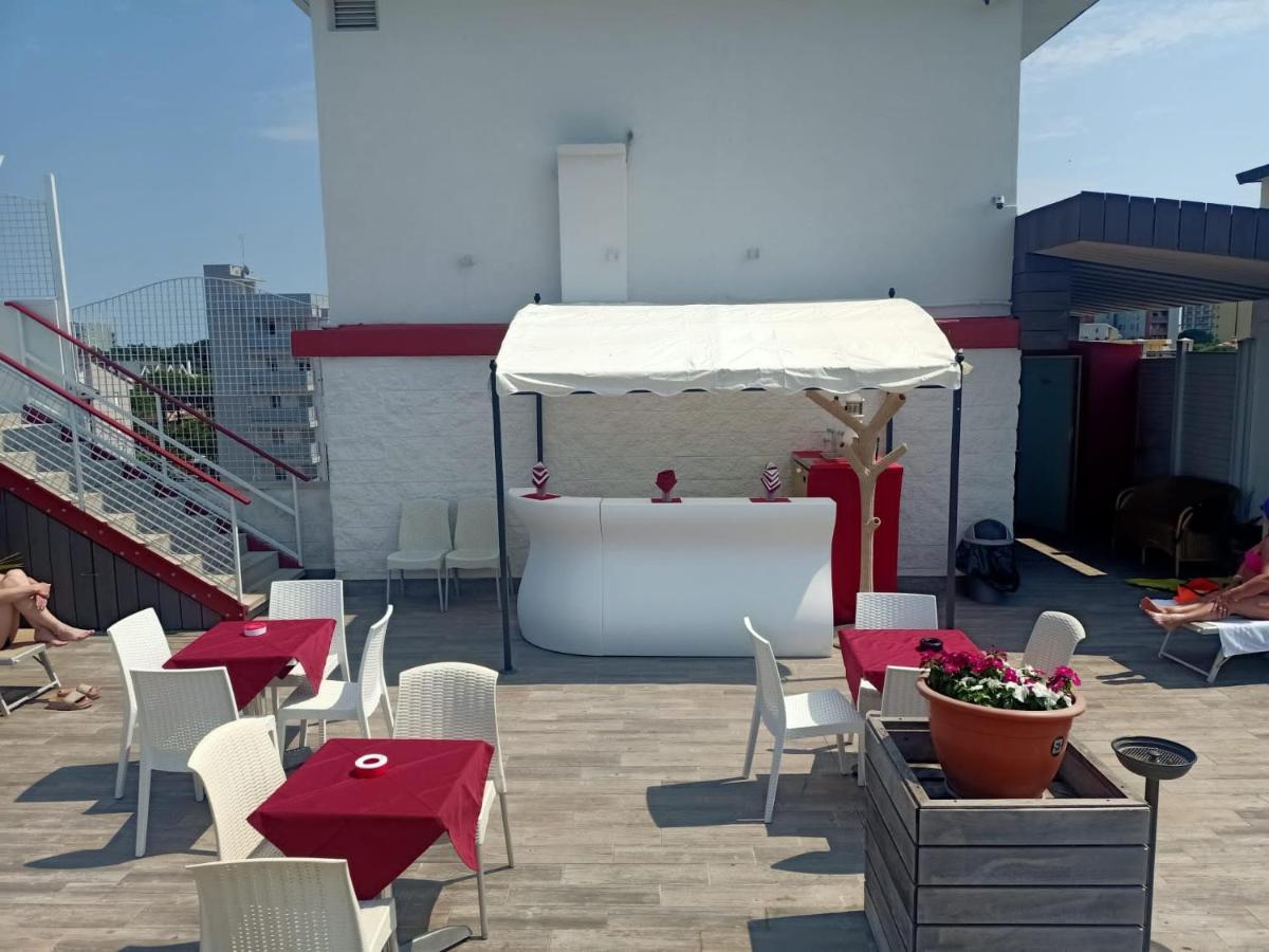 Hotel Vienna Lignano Sabbiadoro Eksteriør billede