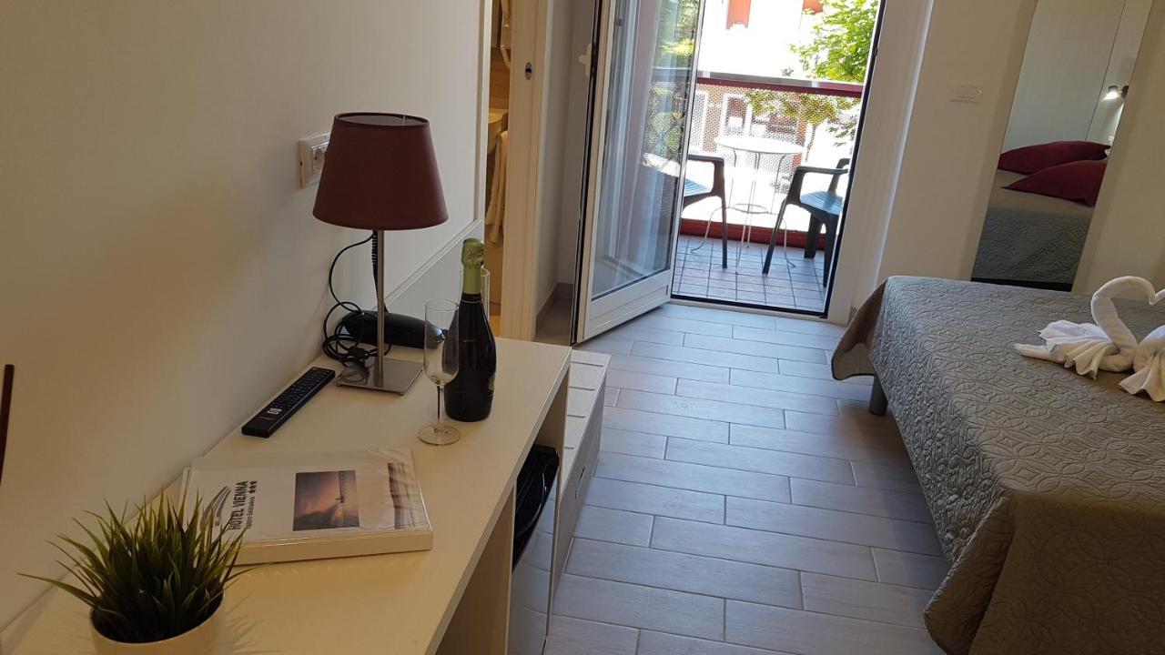 Hotel Vienna Lignano Sabbiadoro Eksteriør billede