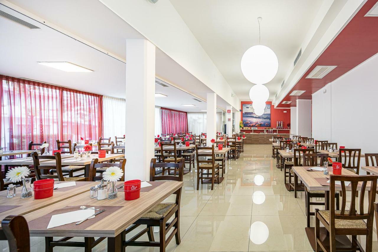 Hotel Vienna Lignano Sabbiadoro Eksteriør billede