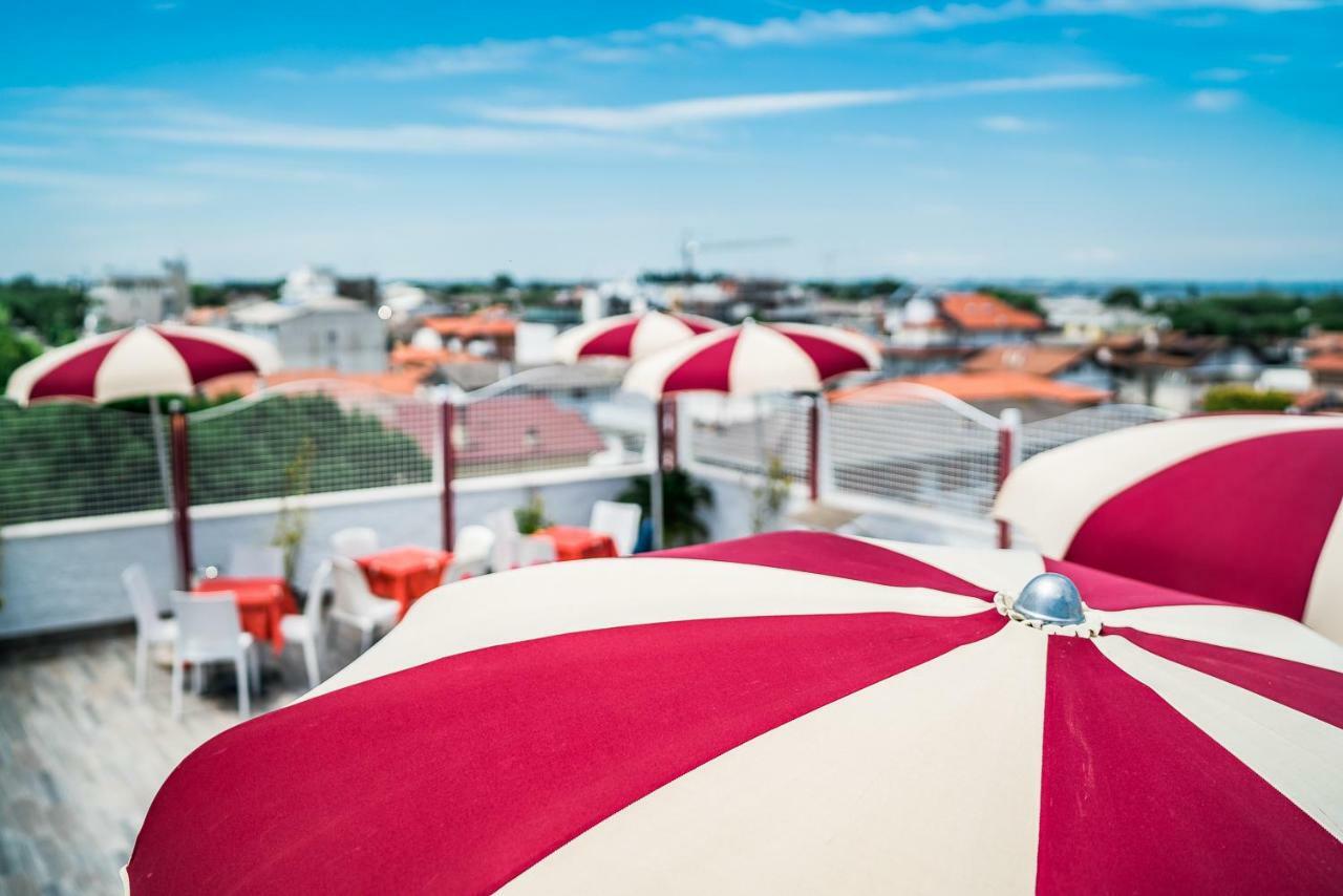 Hotel Vienna Lignano Sabbiadoro Eksteriør billede